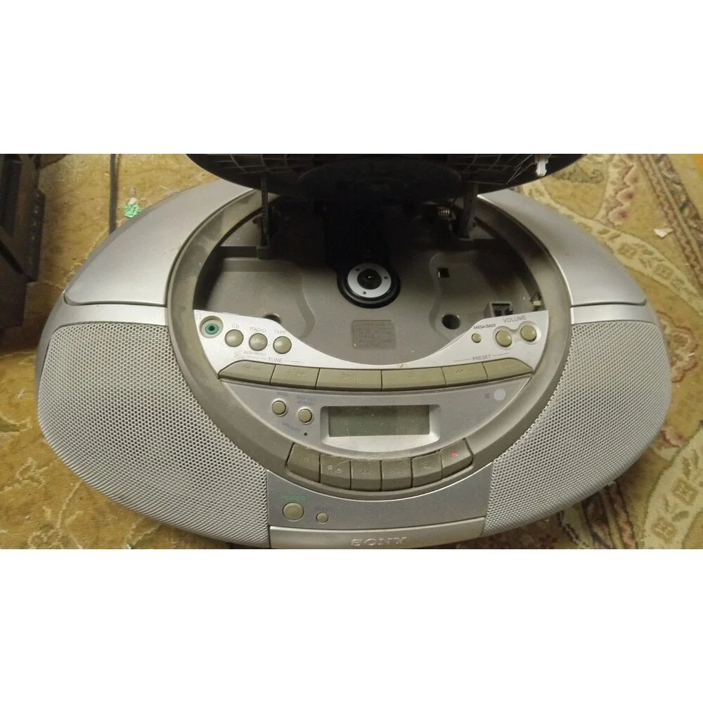 Sony CFD-S350 Stereo Boombox Cassette CD Player w/ cord, no remote As is.
